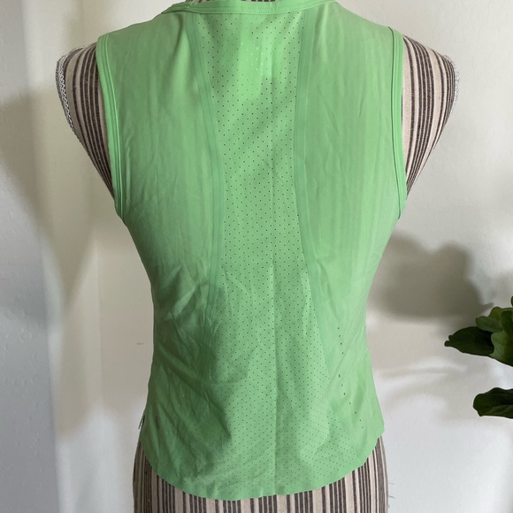 Lululemon Swift Ventilated Running Tank Top in Scream Green Light - Picture 6 of 8